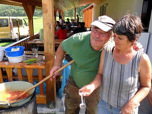 DDK 2012 Vándorlás - Labancz Misi átvette a vacsora főzést...