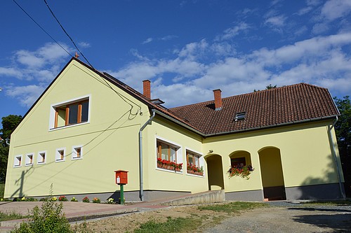 Júniusra ilyen szépen felújították a szálláshelyünket Szalafőn