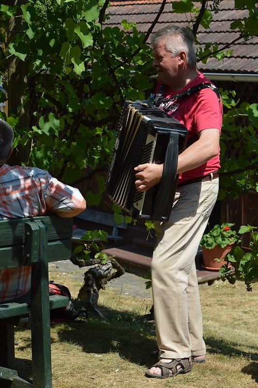 És csak szólt a muzsika