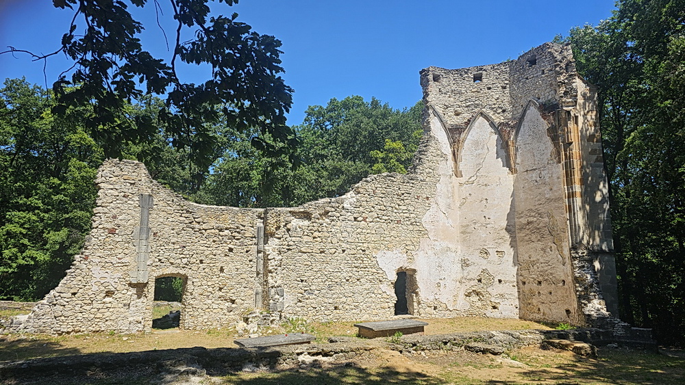 Bakonyi barangolások romokkal