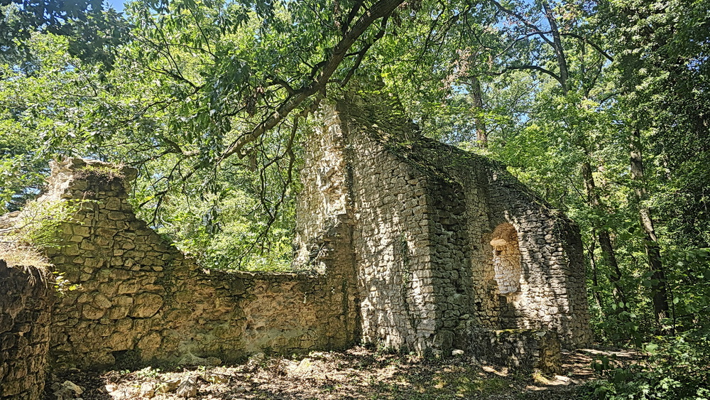 Bakonyi barangolások romokkal
