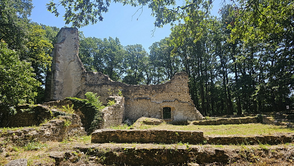 Bakonyi barangolások romokkal