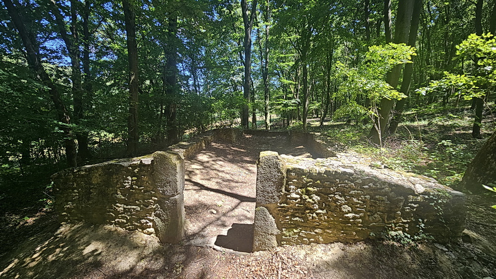Bakonyi barangolások romokkal