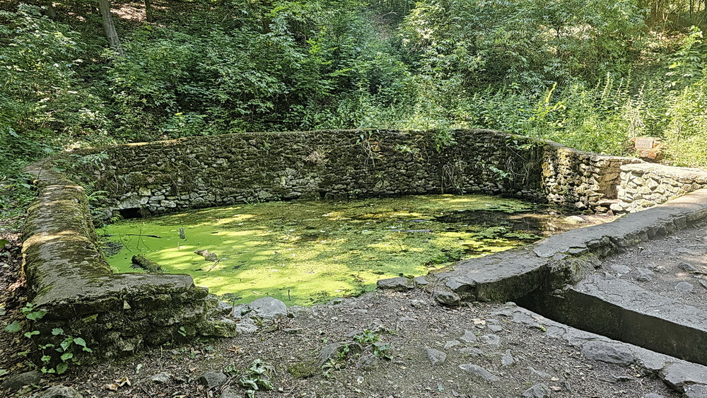 Bakonyi barangolások romokkal