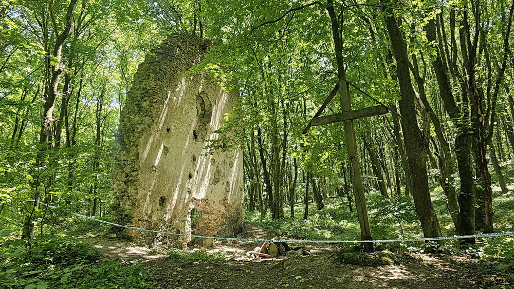 Bakonyi barangolások romokkal