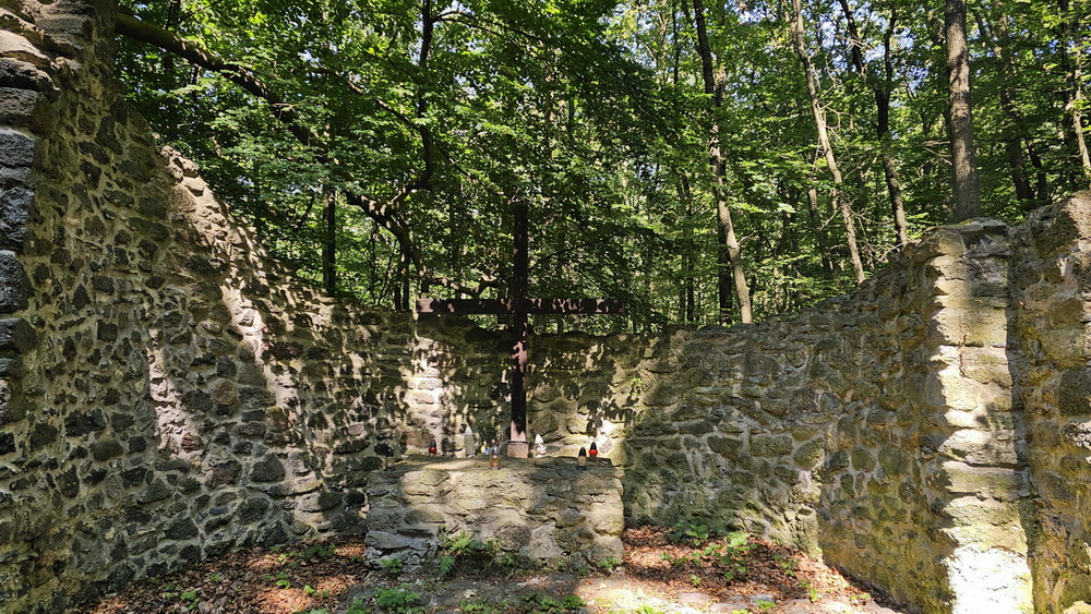 Bakonyi barangolások romokkal