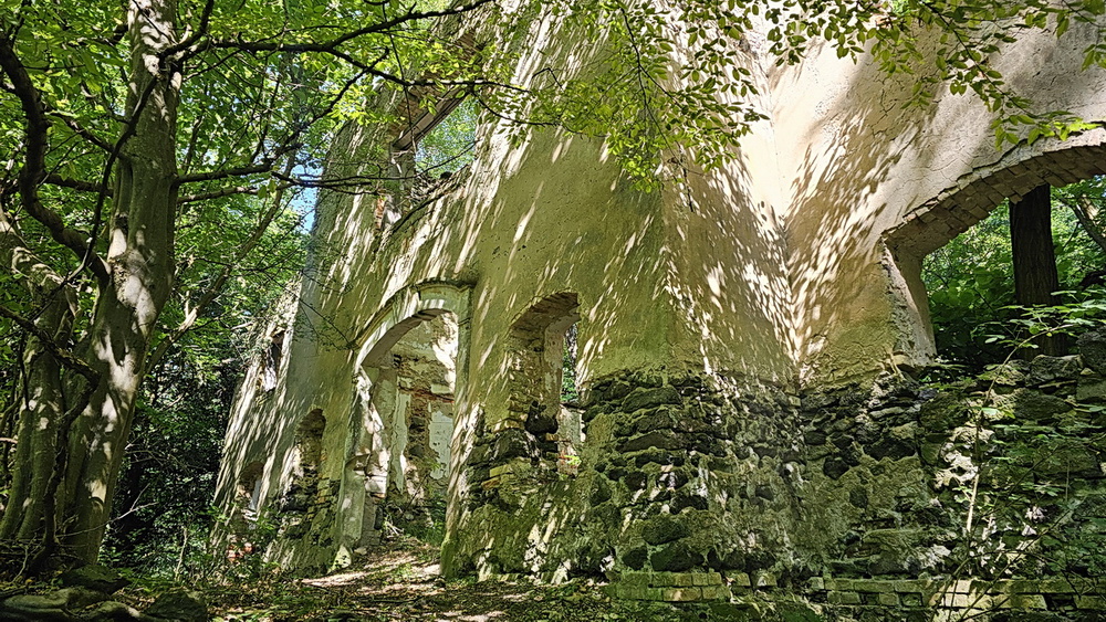 Bakonyi barangolások romokkal