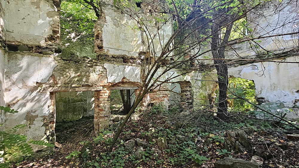 Bakonyi barangolások romokkal